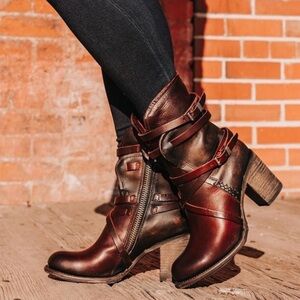 Freebird boots Baker size 7 Women's Wine Burgundy Leather Ankle Boots